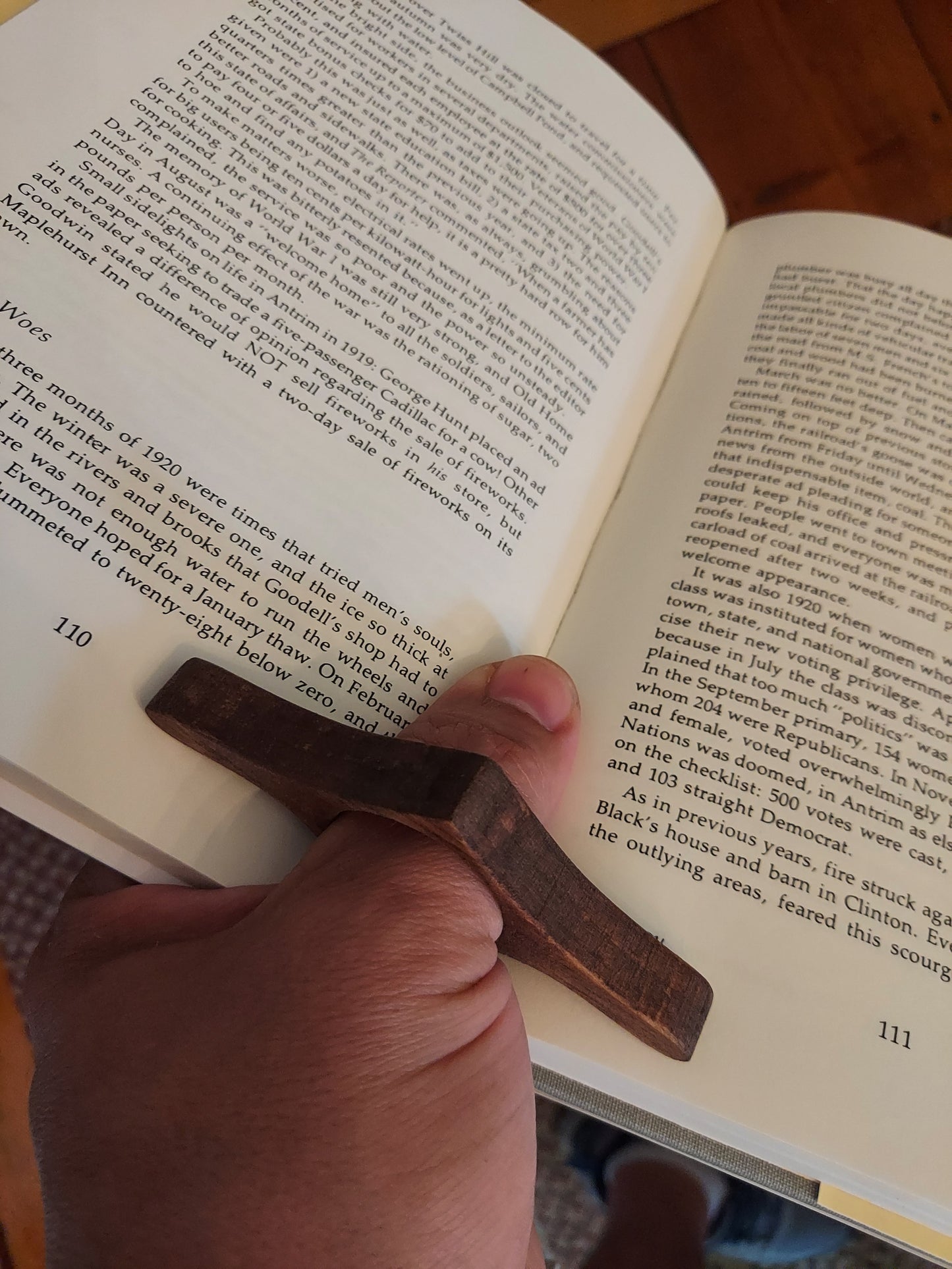 Wood book page holder